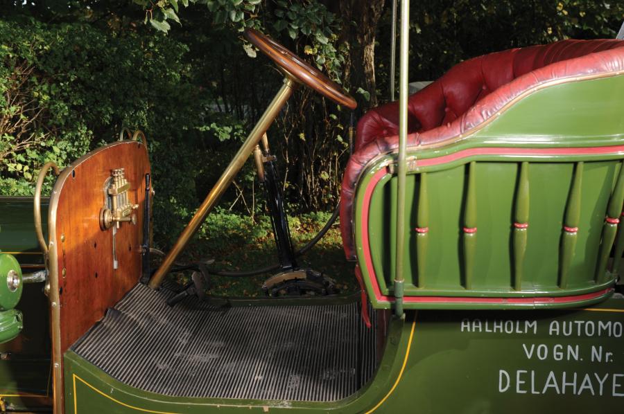 Интерьер Delahaye Surrey-Top Tourer 1904 года  (фото 5 из 16)